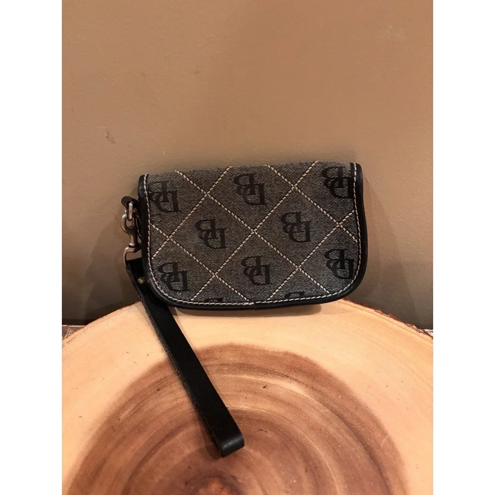 Dooney & Bourke‎ Gray Jacquard Signature Canvas Leather Wristlet